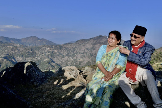 सेल्फी डाँडामा ओली दम्पती